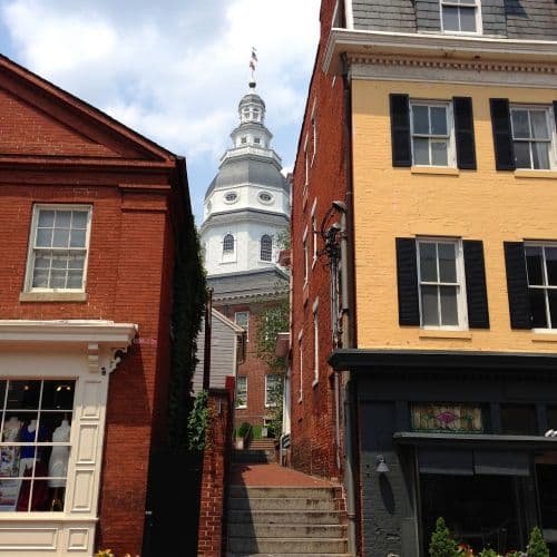 Live music in Annapolis - Historic alleyway with views of the Maryland State House dome